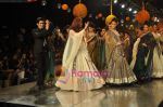 Aishwarya Rai Bachchan walks the ramp for Manish Malhotra Show on day 1 of HDIL on 6th Oct 2010 (20).JPG